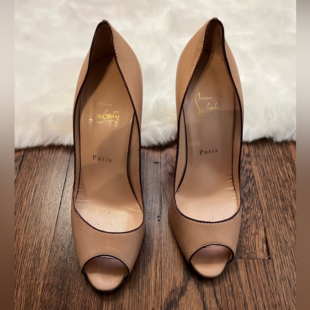 VOLUBILIS 100 CALF 8090 TAN Christian Louboutin. Size 39. Worn once. No box.